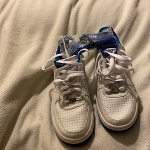 Nike AIR FOR KIDS SIZE 4